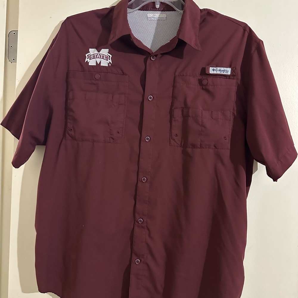 Columbia Men's Maroon Casual Button Down Shirt